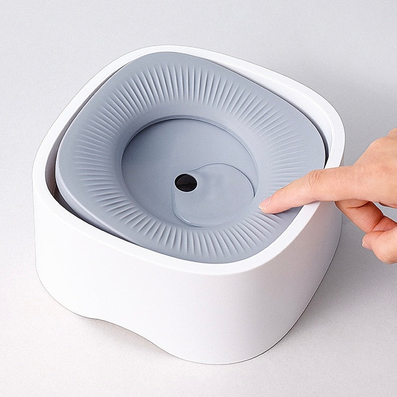 Anti-Spill Pet Water Bowl โ No-Wet Beard Floating Disk Design for Dogs & Cats